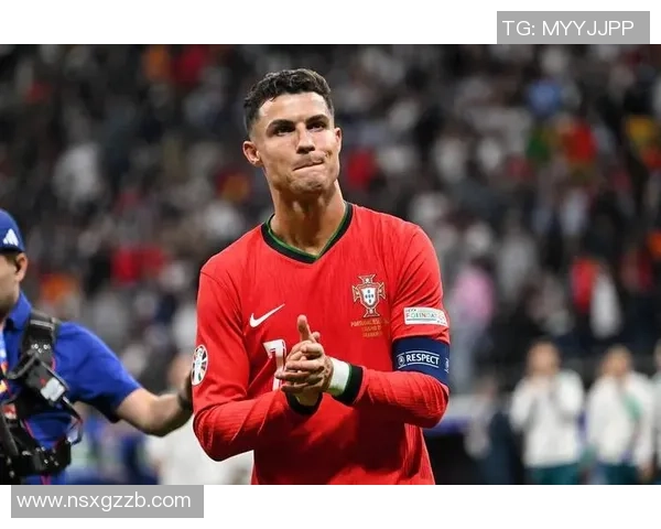 从梅西到C罗：足球球星背后的成长轨迹与辉煌人生解析